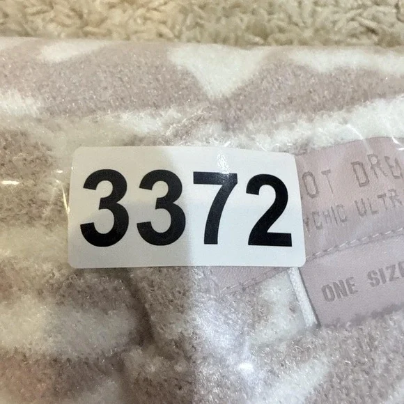 Barefoot Dreams Sweater Cape Womens One Size Beige Leopard Zebra CozyChic - Picture 7 of 7